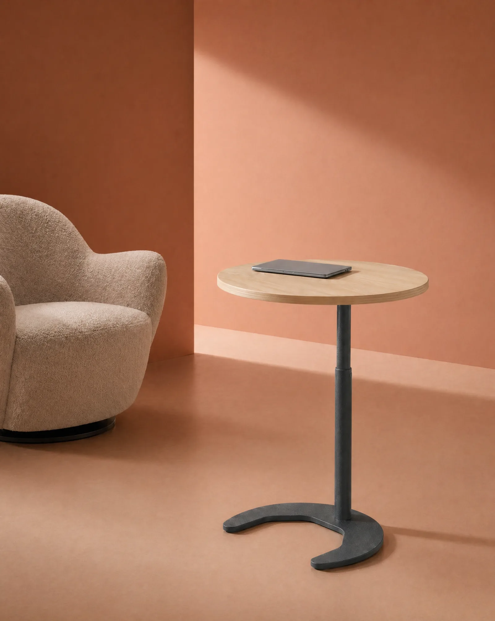 App café pedestal table on a terracotta set